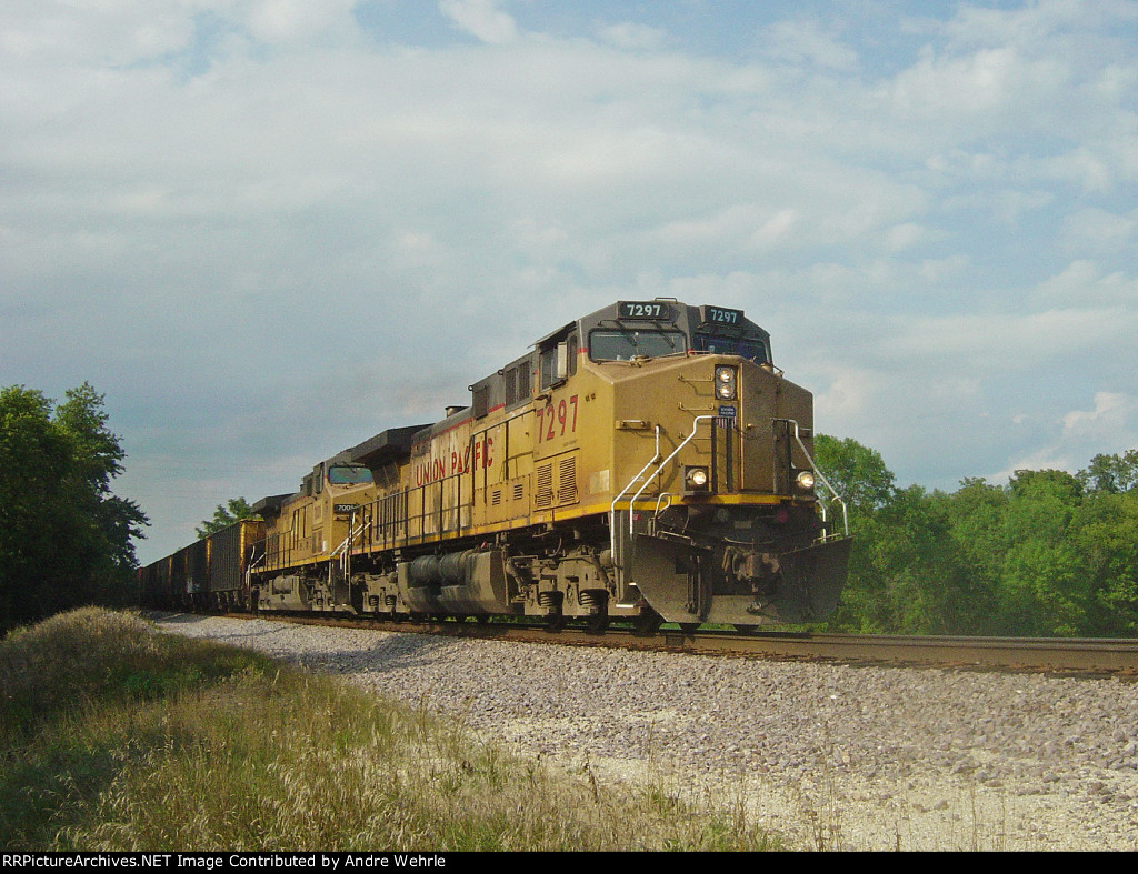 UP 7297 leads the Weston MTs south on the Milwaukee Sub nearing 7 Mile Road
